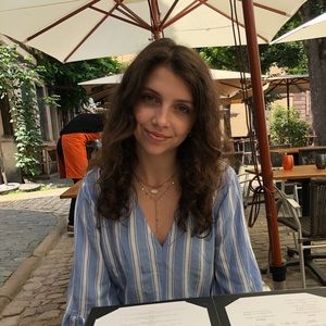 Meet your Posher, Elizabeth